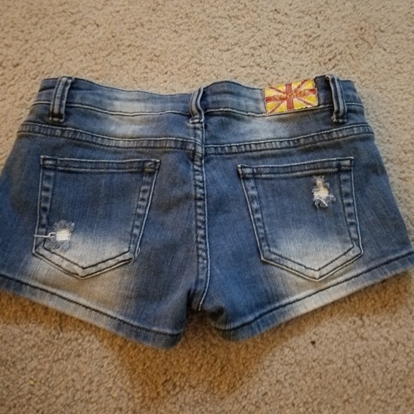Shorts - Picture 3 of 3